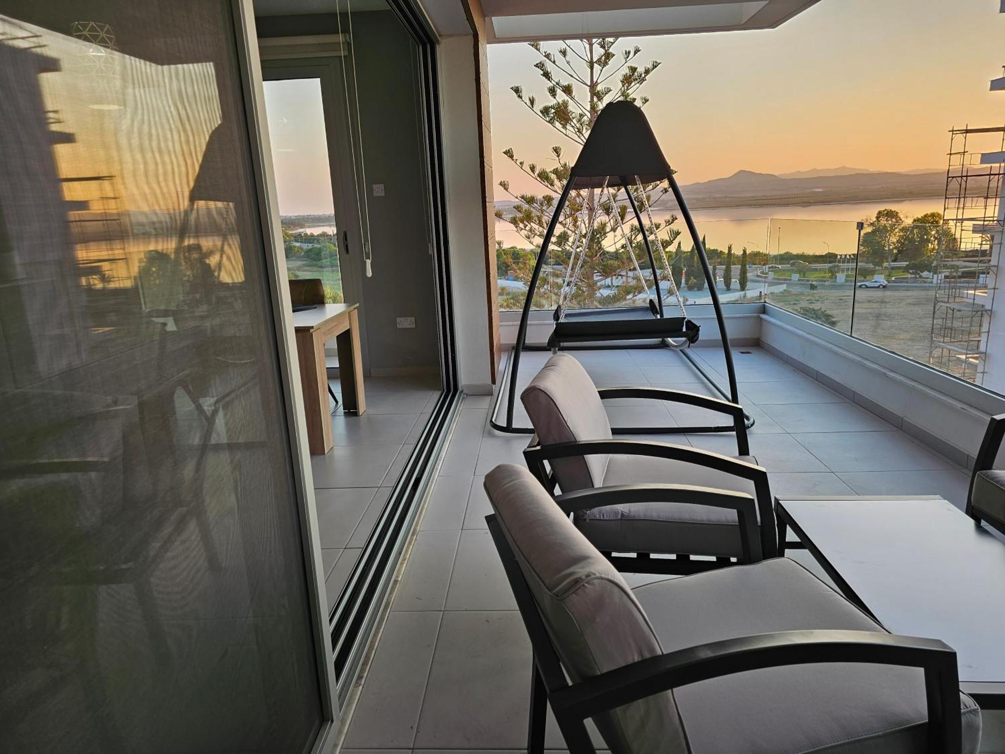 Majestic Sunset Salt Lake Views 300M From Beach Larnaca Exteriér fotografie